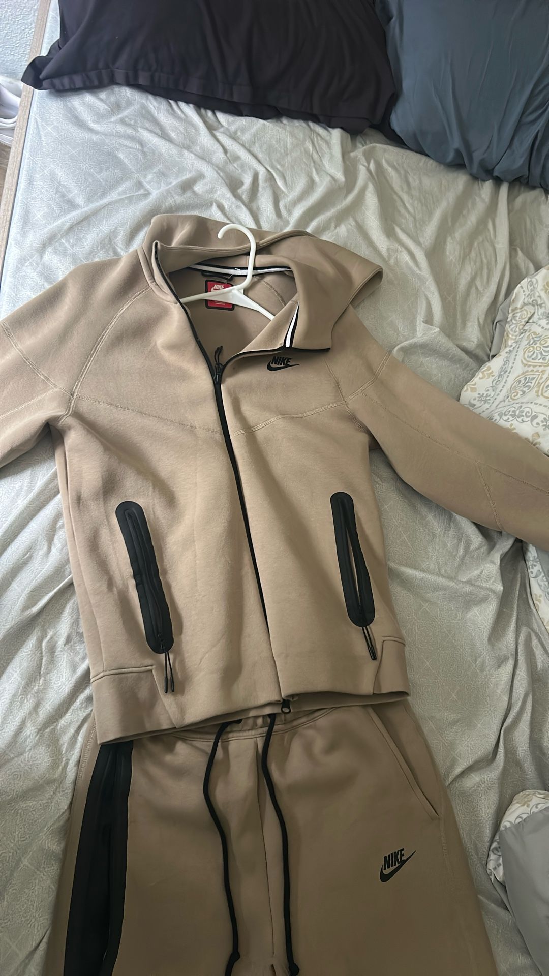 Nike Tech (new gen) Tan/ baige