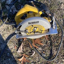 Dewalt Lightweight Circular Saw