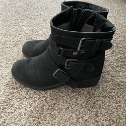 Women’s 6.5 Black Boots 