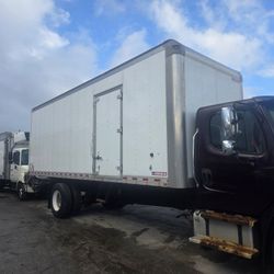 24 Ft Box And Ligt Gate 