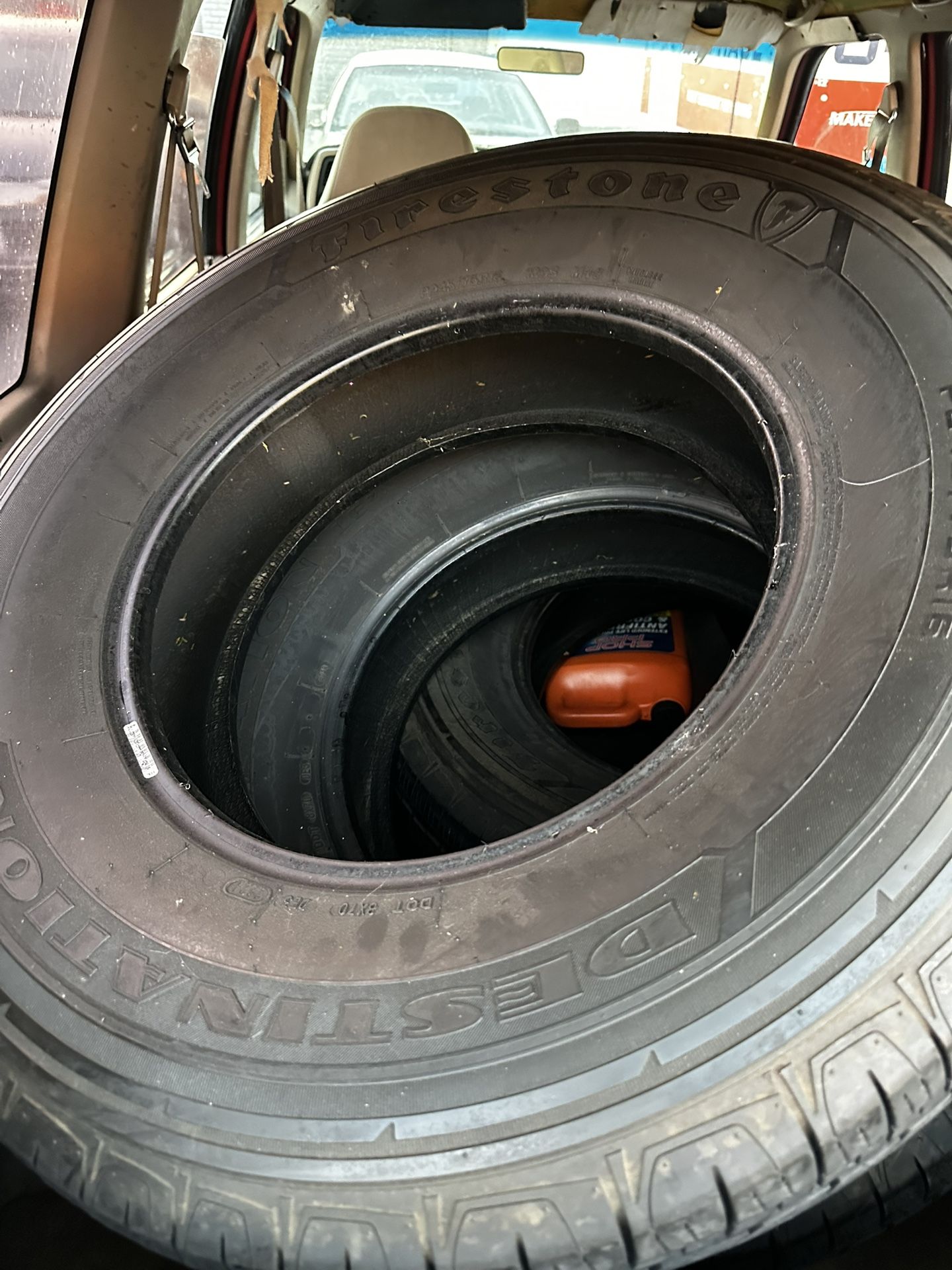 Tire Set (4 Tires) / Juego De 4 Llantas