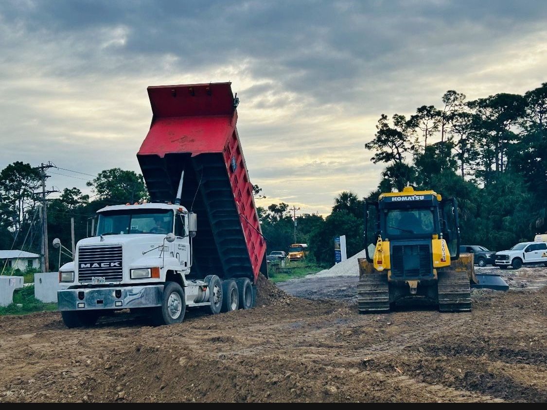Floridad.. Se lleva relleno para lotes y otros materiales … se limpia lotes ..en cape coral ,,lehgegh,Fortmyer y punta gorda… son 4 camiones se trabaj