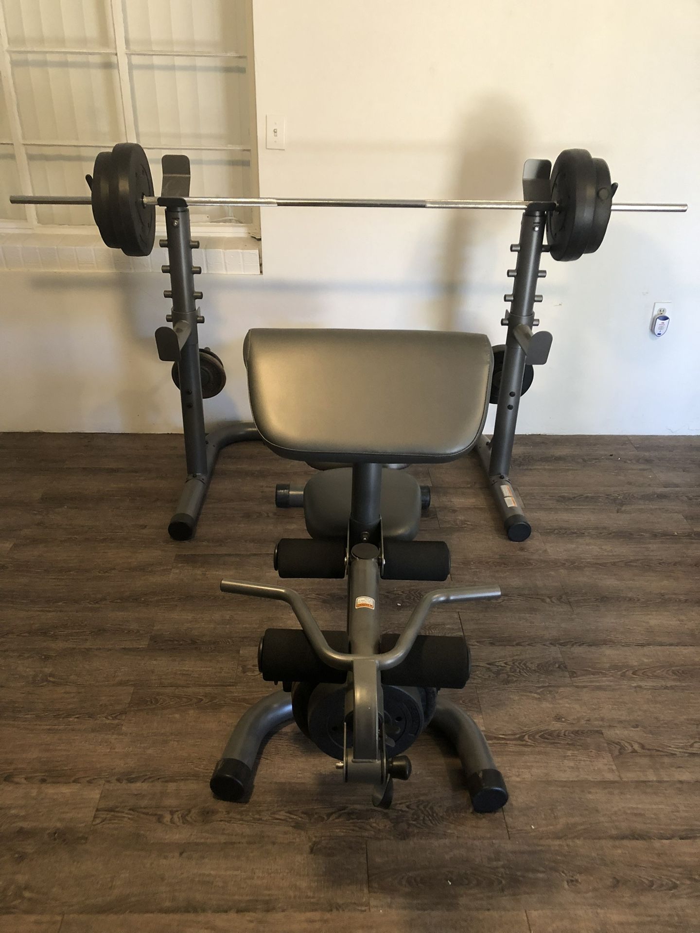 Gold’s Gym Weight Bench Squat Rack Preacher Curl Leg Extension 100 lbs Weights