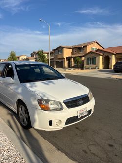 Kia spectra 5 hatchback