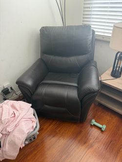 Recliner from bob’s furniture 333