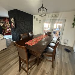 Beautiful 6-Chair Dining Table Set 