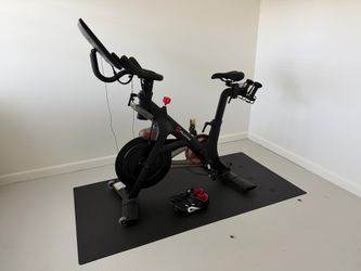 Peloton Bike (Original) — Excellent Condition — Shoes & 3 lb Weights Included, Mat +$30