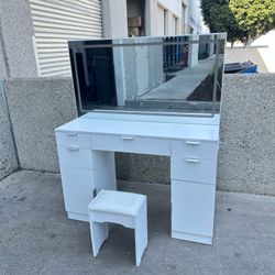 Vanity Mirror Desk With Drawers And Cabinet Doors For Storage, 