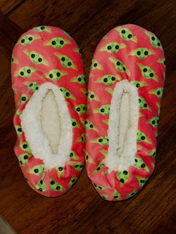 Star Wars The Mandalorian Grogu (Baby Yoda) pink fuzzy slippers