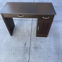 Small computer desk