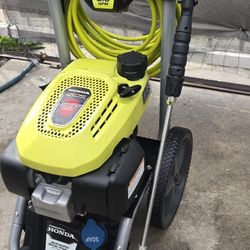 Rioby Power Washer   3100 Psi Motor Honda