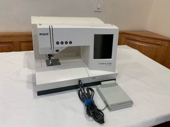 PFAFF creative 2140 embroidery sewing machine in good working condition