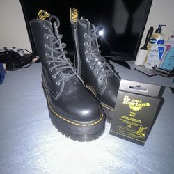 Dr.Martens (boots)