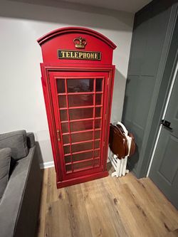 Telephone booth Liquor cabinet / bookcase
