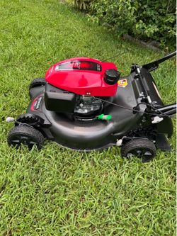 LIKE NEW HONDA HRN 216/170 CC STILL AVAILABLE. DO NOT LOSE YOUR ALMOST LAST CHANCE TO GET THIS BEAUTIFUL SELF-PROPELLED WITH DOUBLE BLADES CUTTING PER