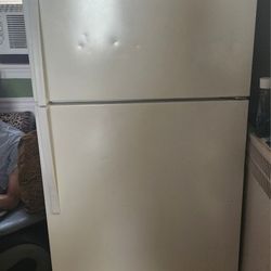 Used Whirlpool Top Freezer Refrigerator - Works Great! Needs To Go FAST!