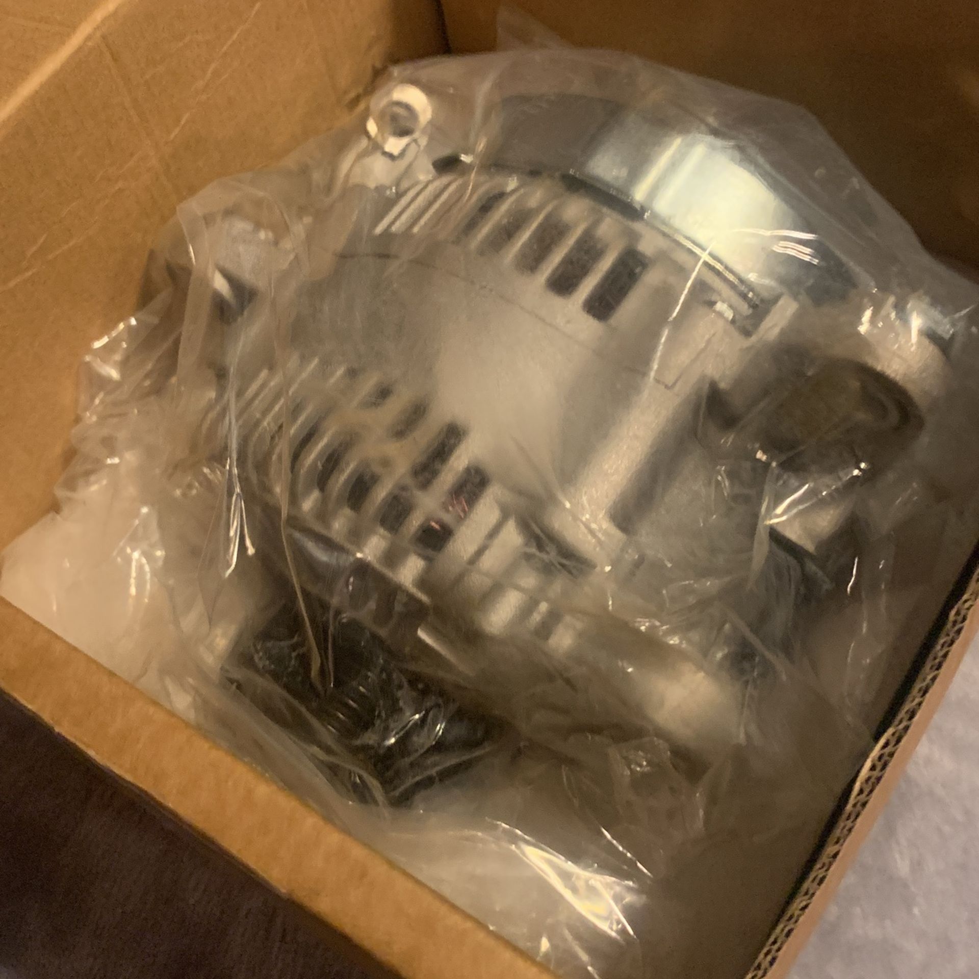 Brand New Alternator For 99-2004 Jeep Grand Cherokee