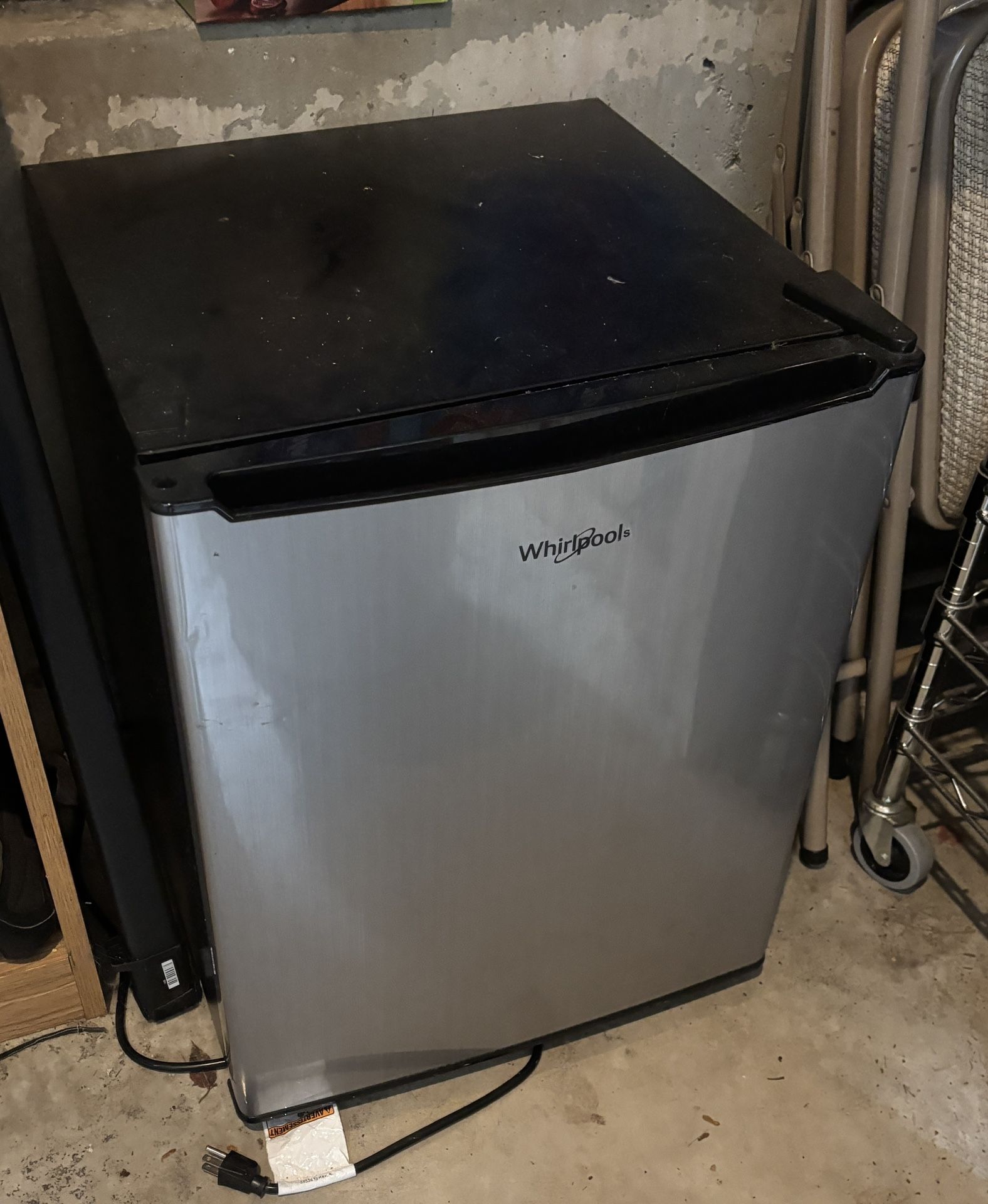 Whirlpool 2.7 Cu Ft Refrigerator