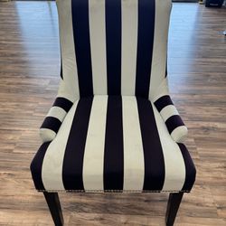 Accent Chair 🪑 = List Price $80.00