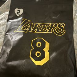 Kobe Statue Jersey 