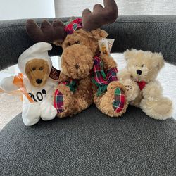 3 teddy bears