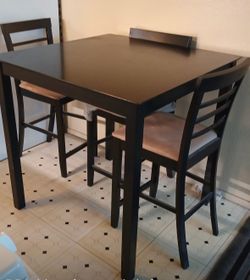 4 Chair Dinning Set