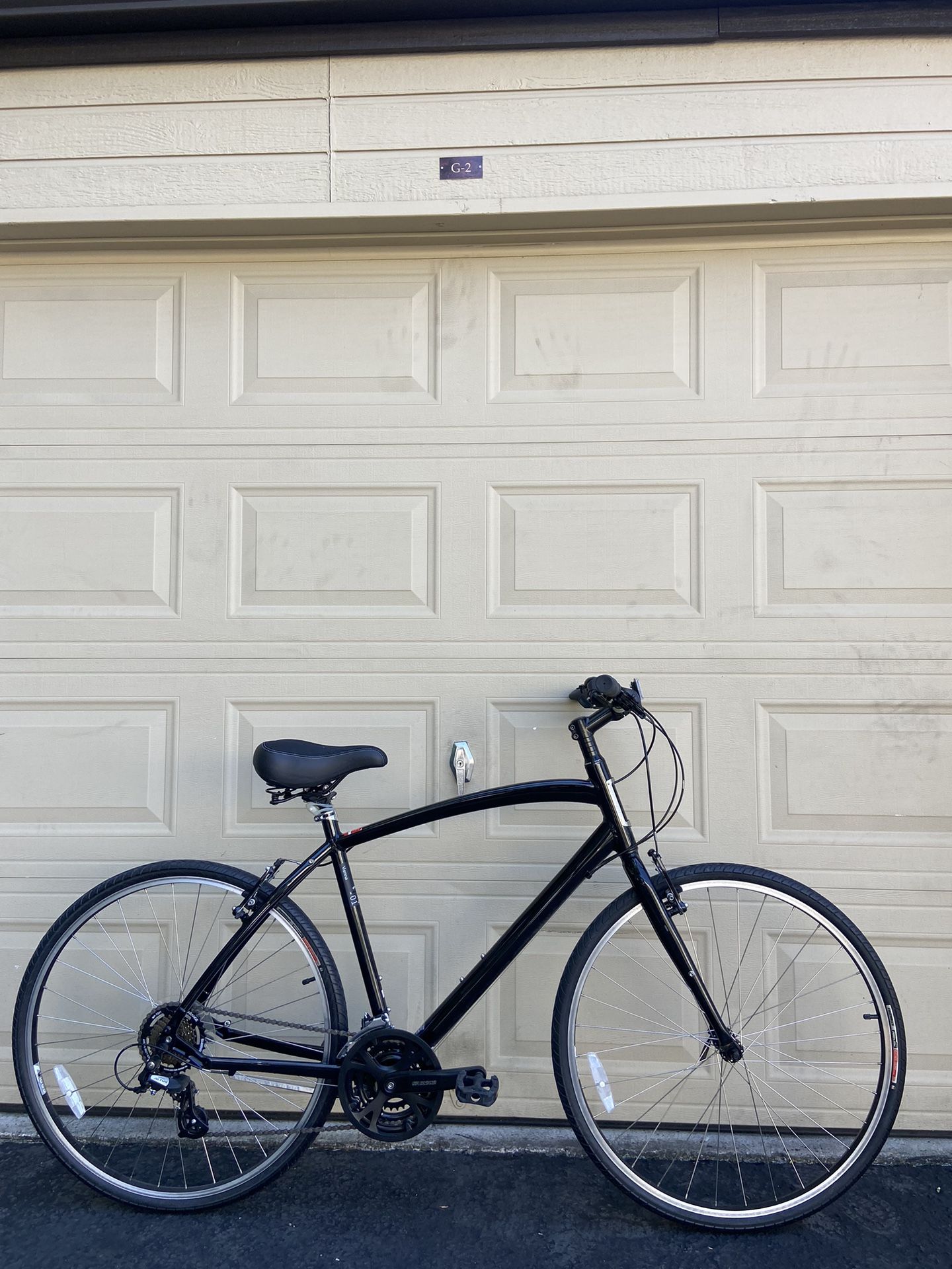 Specialized Vienna 1 Hybrid Menβs Bike β XL Frame β 700c β 21-Speed Bicycle