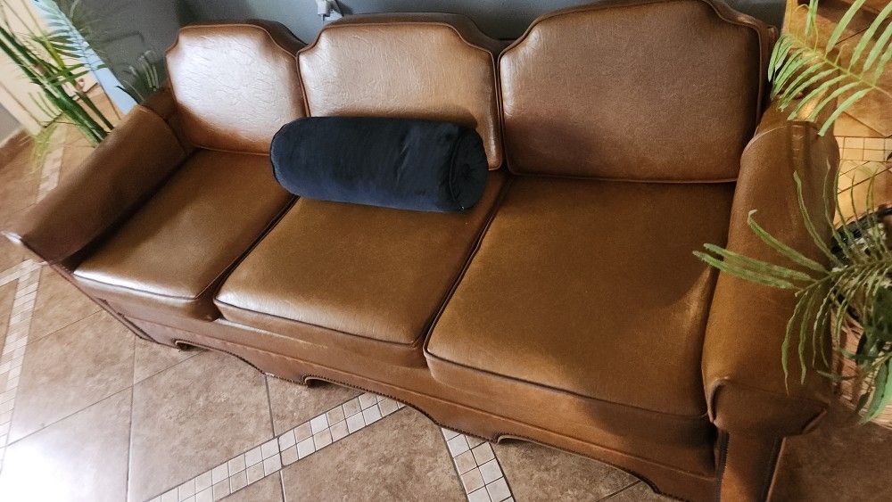 Vintage Beautiful Leather Sofa Super Nice Cushions Removable Super Comfortable