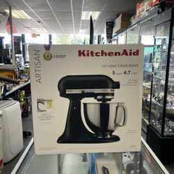 KitchenAid KSM150PS Artisan 5-qt. Stand Mixer for Sale in Springfield, PA -  OfferUp