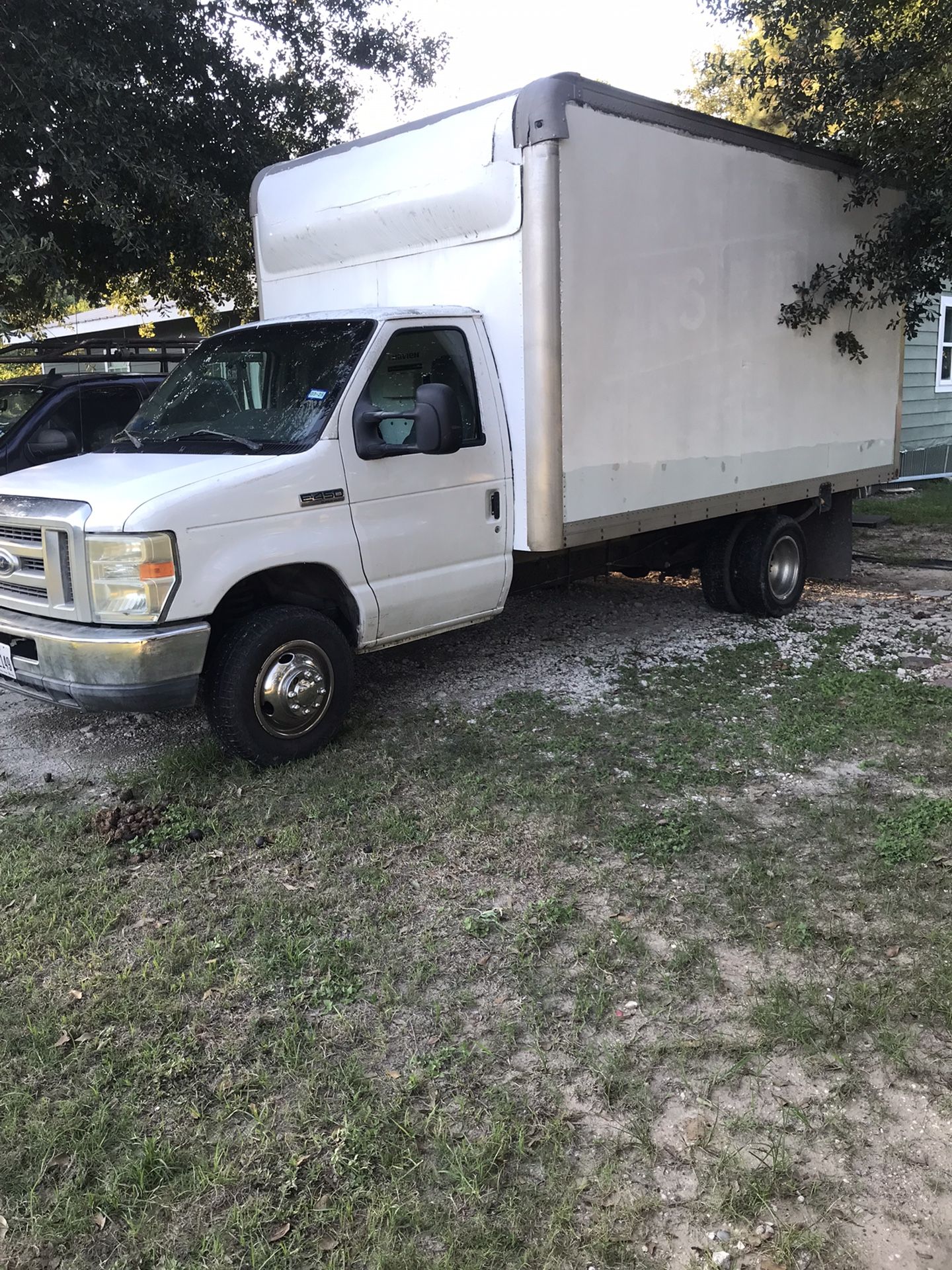 2011 Ford E-450