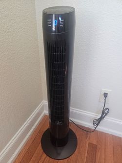 Oscillating floor fan with remote