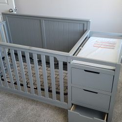 Must Go Quick. Baby Crib With Changing Table