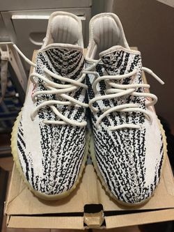 yeezy boost 350 V2  (Size 9.5)