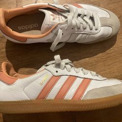 Adidas Samba Sneakers.   Size 8 Men /9 Women