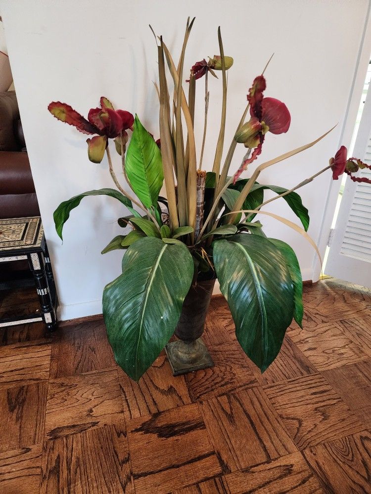 Beautiful Floral Arrangement In Lady Slipper Vase ($1100 Retail)