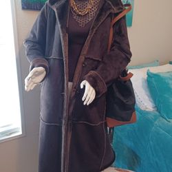 Beautiful Full Length Fleeced Lined  Brown Coat (M)  $60. Like NEW...