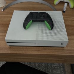 Xbox 1 with controller