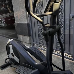 Gold’s Gym StrideTrainer 595 elliptical