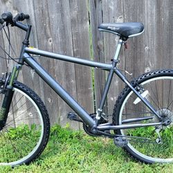 26" Wheels Adult Mountain Bike 21 Speed Bicycle Excellent 