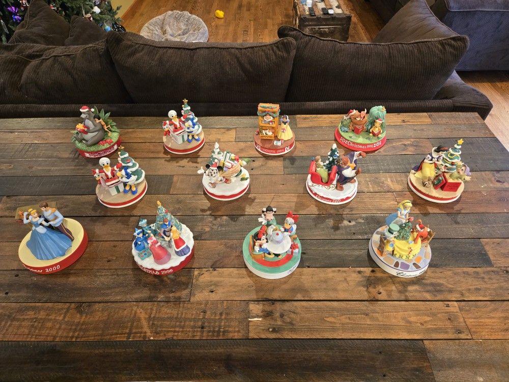 Disney Christmas Collection Ltd  - Cinderella, Beauty Beast, Mickey, Donald, Goofy, Snow White, Jungle Book