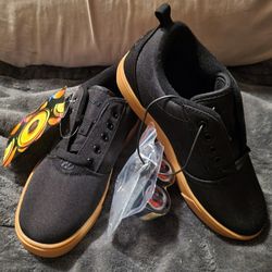 New Heelys/Pro 20/ All Black With Gum Sole.     