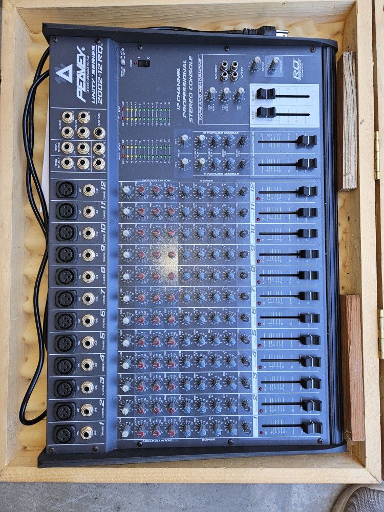 Peavey Unity 2002 12rq Sound Mixer