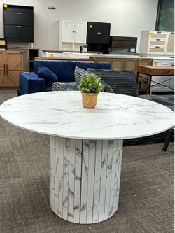 47" Round Dining Table for 4 People, HJhomeheart Farmhouse Kitchen Dining Table, Circle Pedestal Dinner Table for Living Room Dining Room.  💰110$