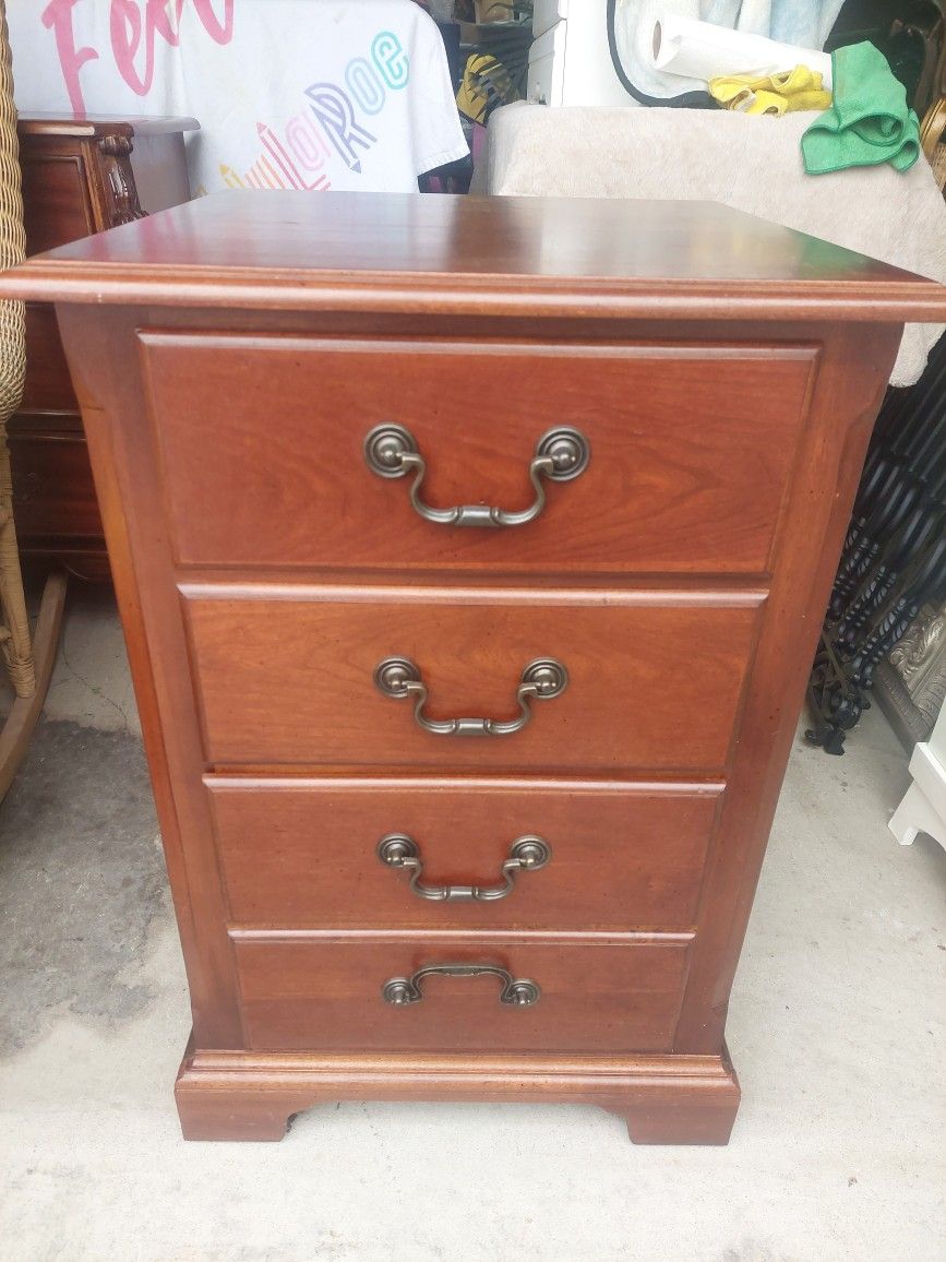 Filing Cabinet Missing 1 Rails