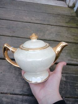 Ceramic tea pot