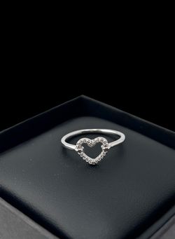 Heart shape white gold Ring with diamonds
