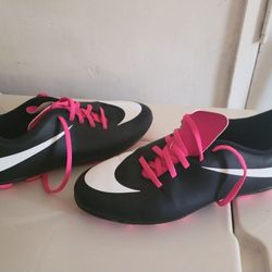 Nike Girls Soccer Cleats Size 5Y Black And Pink