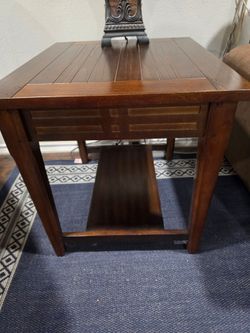 End table 75.00 obo