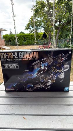 BANDAI NAMCO Entertainment Perfect Grade 1/60 Scale Unleashed RX-78-2 Gundam Model kit