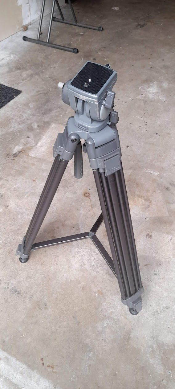 LIBEC TH-M20 Fluid Pan Head Video Tripod with TC-6 Case